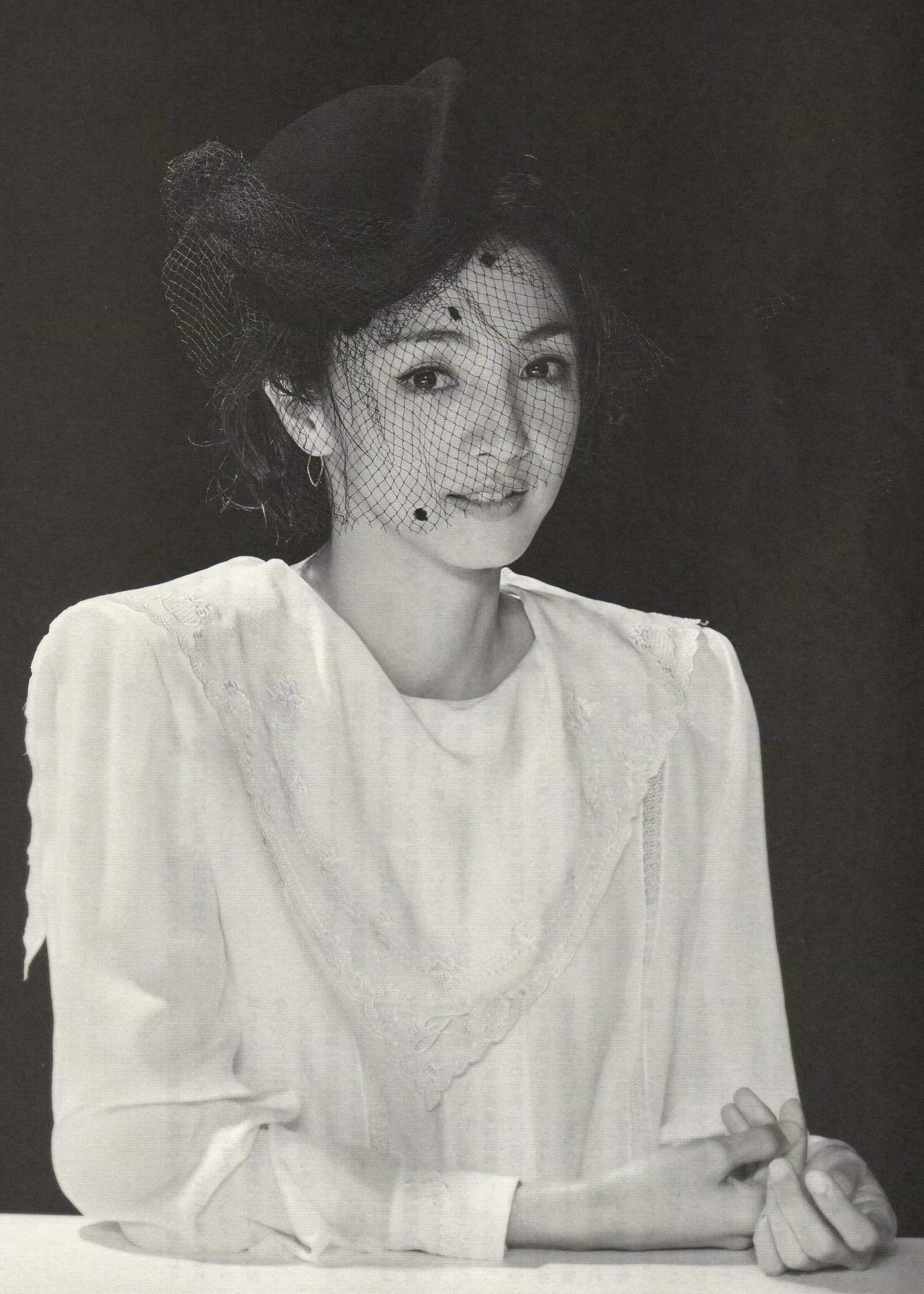 之前发过久家靖秀为满岛光拍的图1这张，原来还有图2俏皮的一面。 ​​​