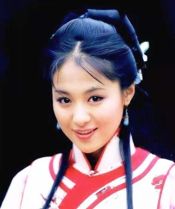 沈傲君和聂远恋爱长跑8年，看到身边同学朋友都结婚后，沈傲君等不及了，一咬牙，拿出