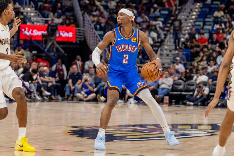 NBA常规赛继续进行，雷霆主场迎战独行侠。比赛的第三节，亚历山大的得分达成20+