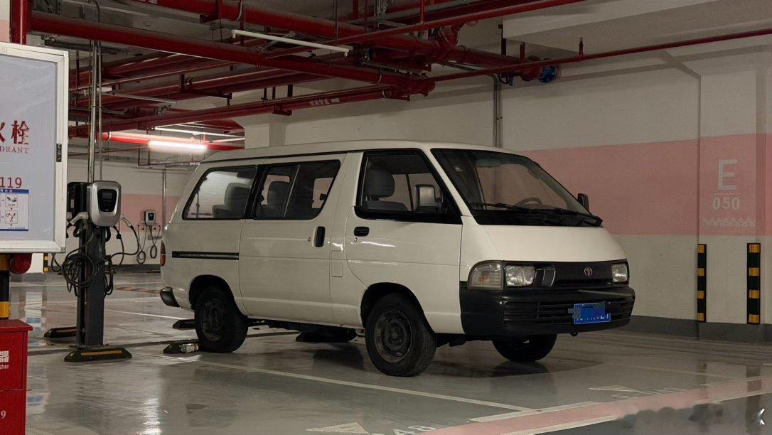 一副90年代的味道扑面而来曾经我司有位摄像同事，面试的时候开着它当时我坐在后排，