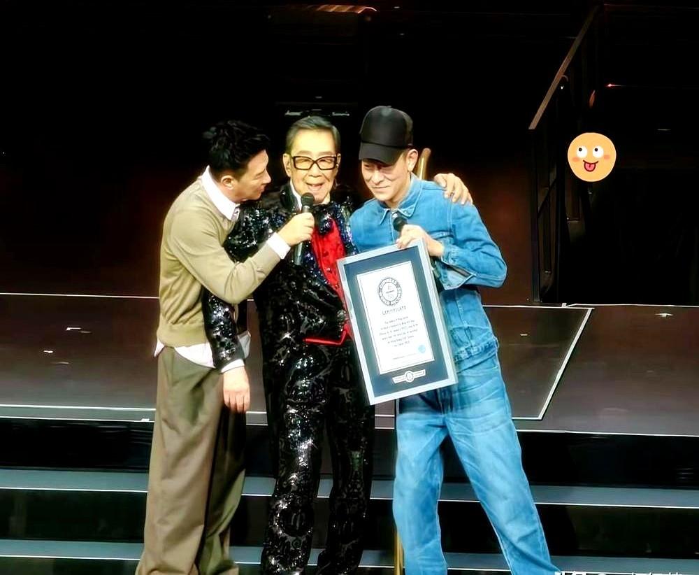刘德华居然不是友情出演？这事儿有点意思。

94岁的胡楓在红馆连唱5小时，45首