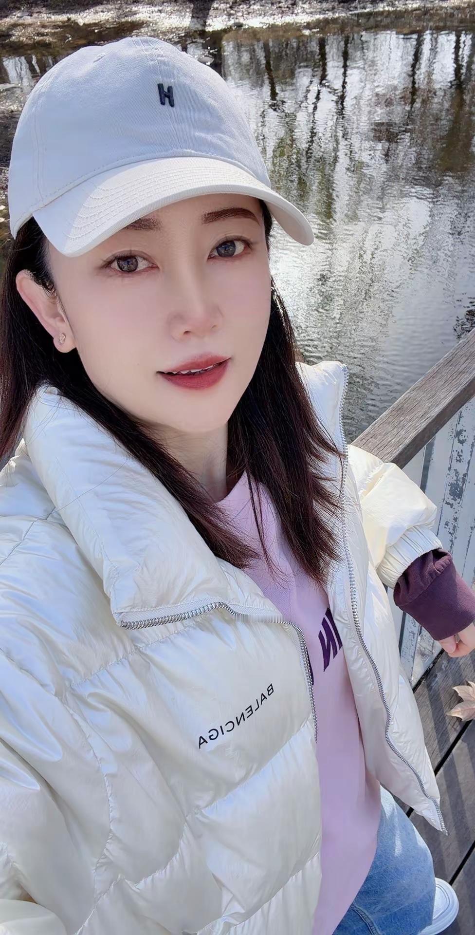 十二月总是一年里最翘首以盼的，平安夜，圣诞节，冬至，初雪，跨年，所有美好的事物都