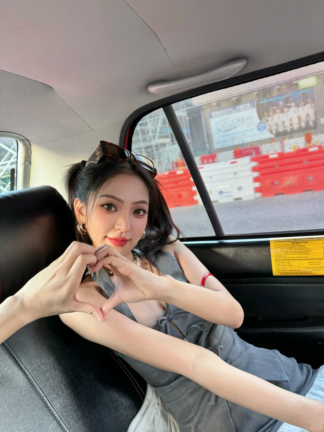 👧🏻