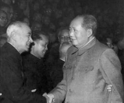 1964年，人大会议期间，李四光在北京厅遇到毛主席，他慌忙开口向主席表示对不起，
