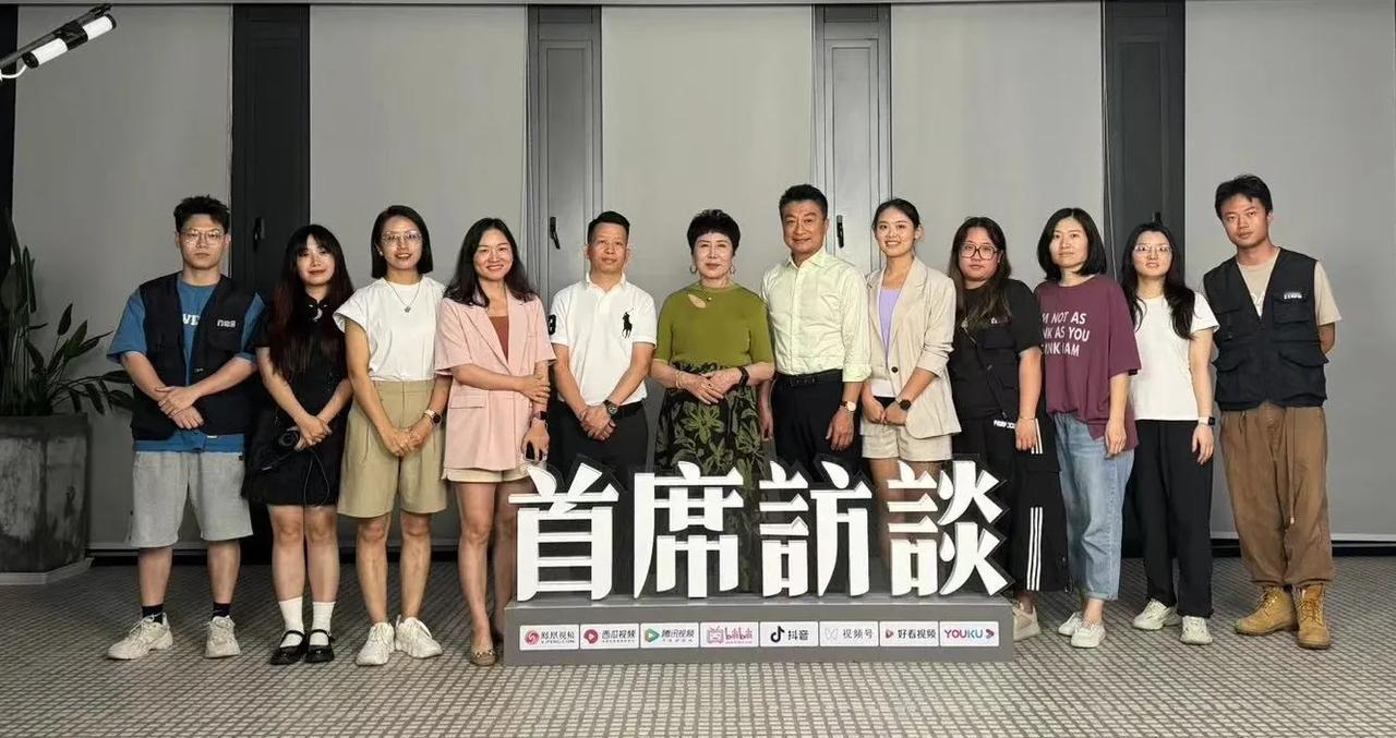 首席访谈:娜尔思创始人陈灵梅[玫瑰]而今78岁继续出发创业路上！高跟鞋👠品牌！