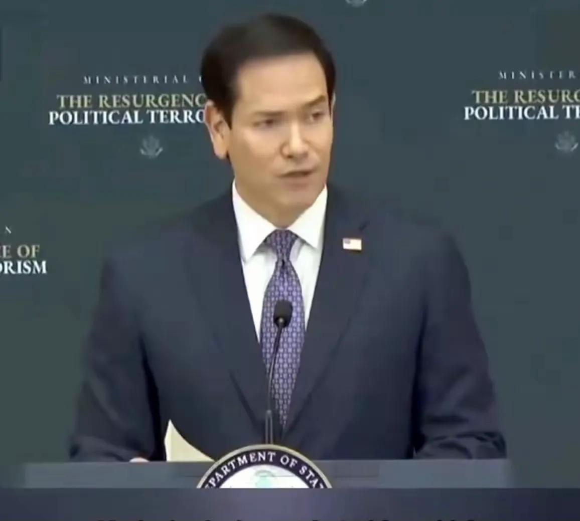 大半夜刷手机，差点没把我给笑劈叉。

堂堂美国大政客鲁比奥，憋了半天找了个理由说
