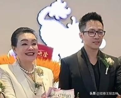 张兰母子最真实。
前几天汪小菲因为母亲过于高调还口不择言发脾气，有人说张兰不该手