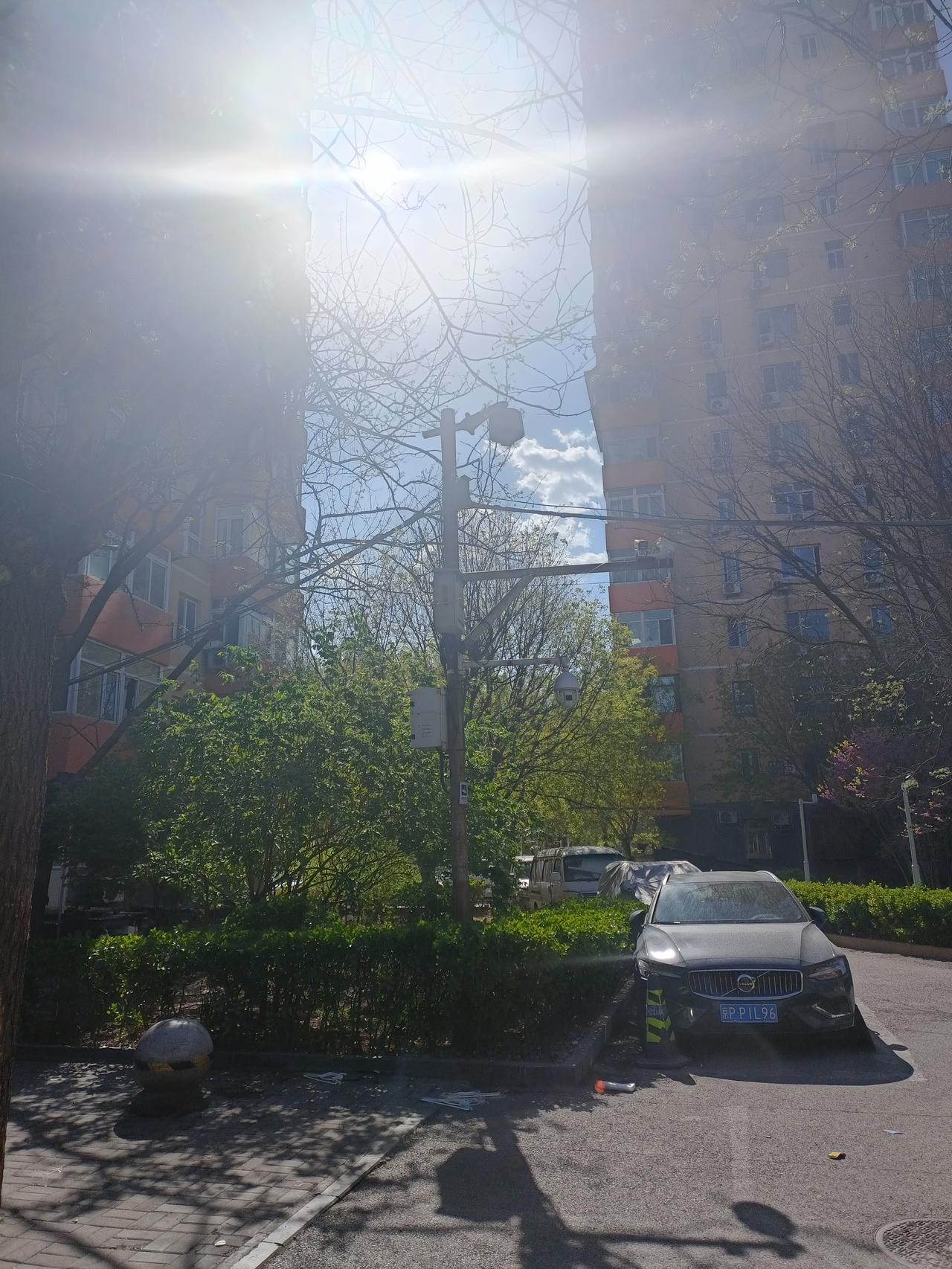 晒图笔记大赛阳光穿过双楼的缝隙，洒向大地