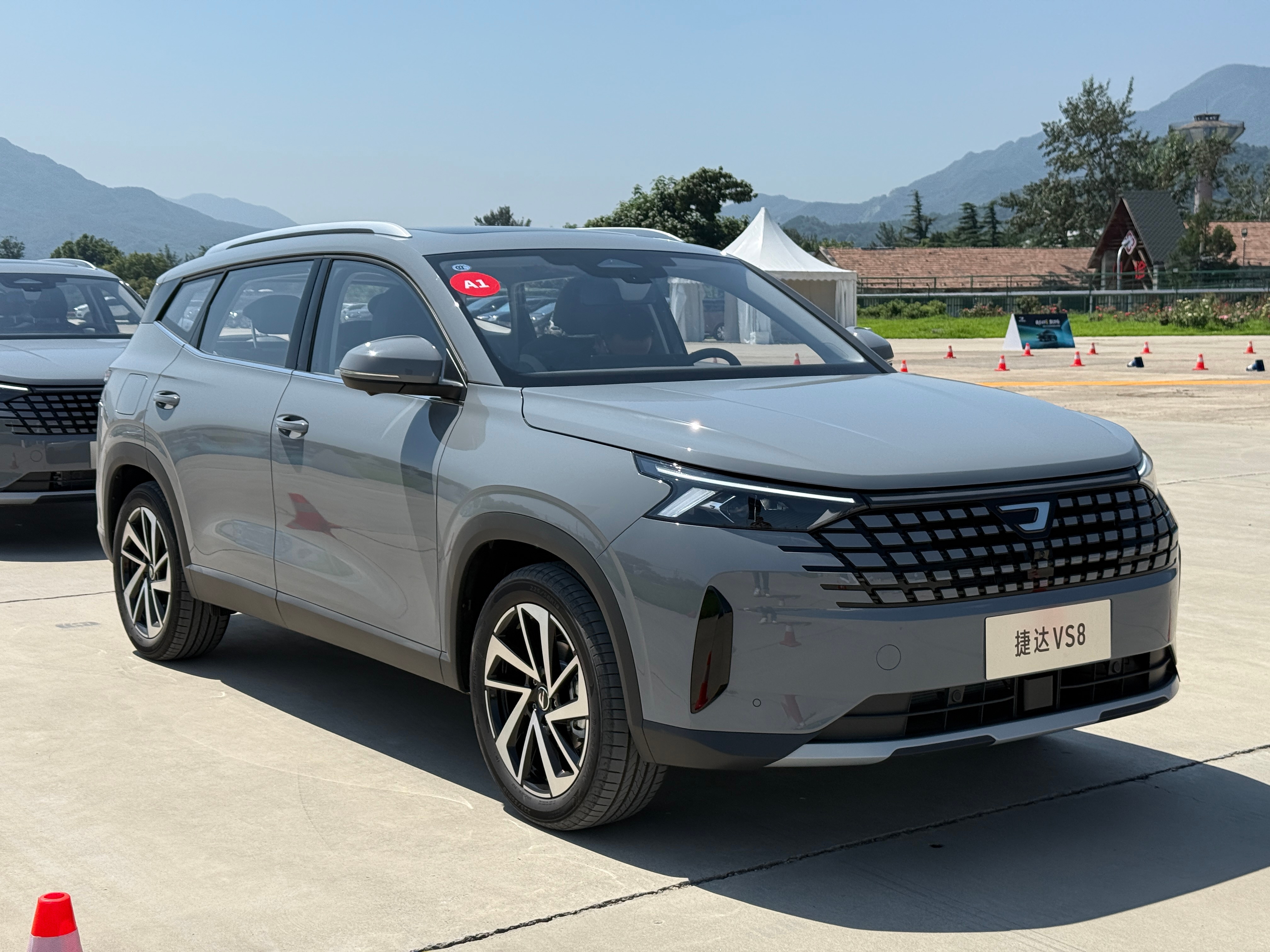 捷达Vs8这造型怎么样？能打吗？10万左右的价格，1.4T+6AT，捷达标志，大
