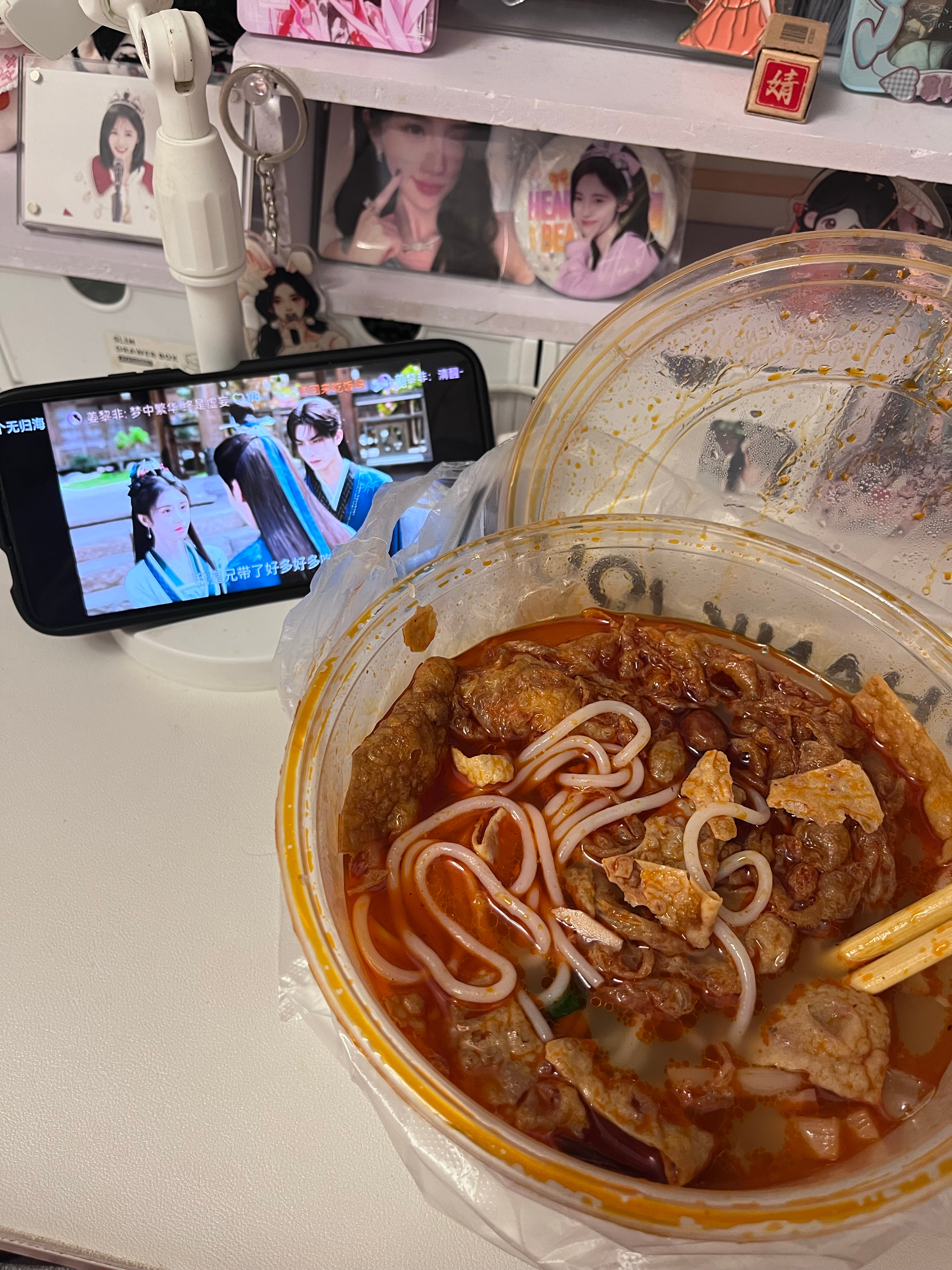 鞠婧祎周边市场