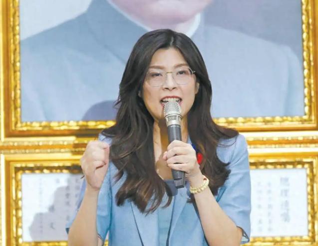 胆儿够大！郑丽文人还没踏上大陆，一个专门定制的花圈，就提前送到了广州黄花岗七十二