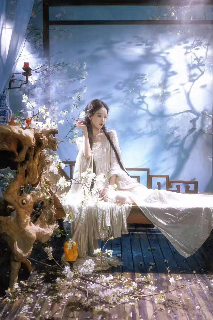 陈都灵雾妄言狐妖大片 她这个角色跟以前完全不一样。之前演的多是清冷挂的，这次雾妄