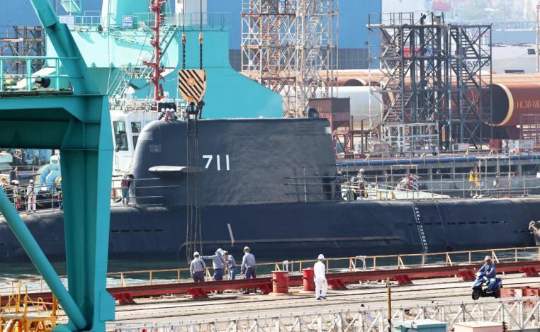 5月5日至6日，台军自制潜艇“海鲲号”完成第七次海试，连续两天发射MK48操雷，