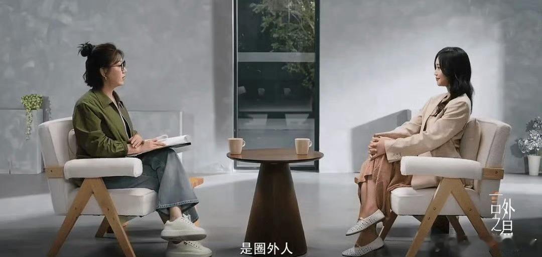 蓝盈莹大方承认新恋情蓝盈莹在访谈节目《言外之易》大方承认正在恋爱坦言男友是圈外人