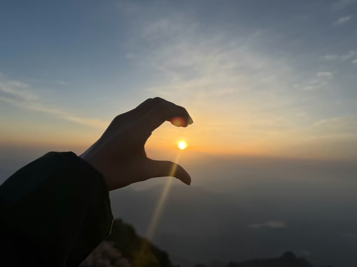 和 一起看日出，这画面太治愈了🌅早安！ 陈梦晒绝美日出