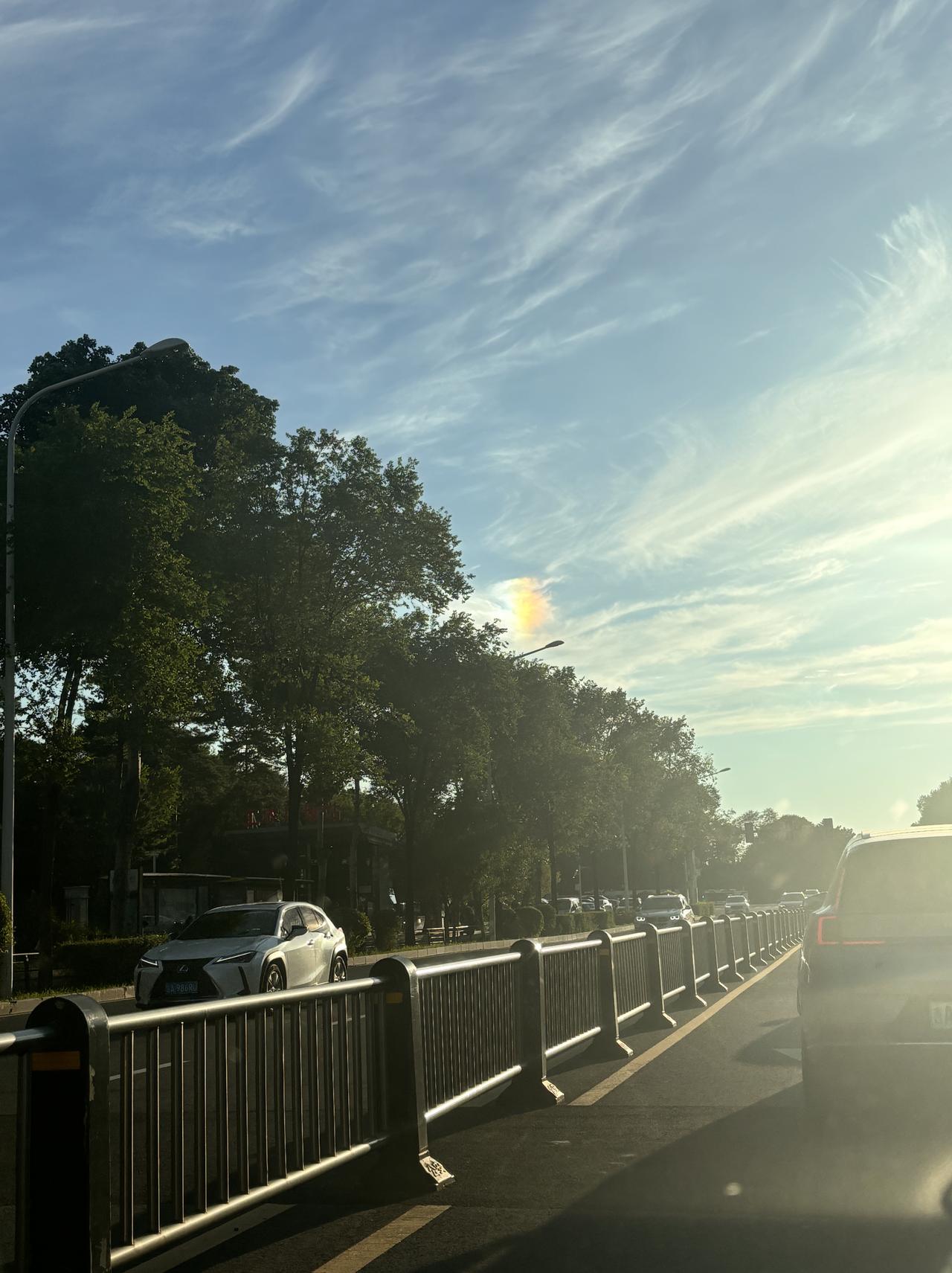 这些年逛街，我不像闺蜜随手 50，100，150 的，就给她妈老太太买回去衣服。