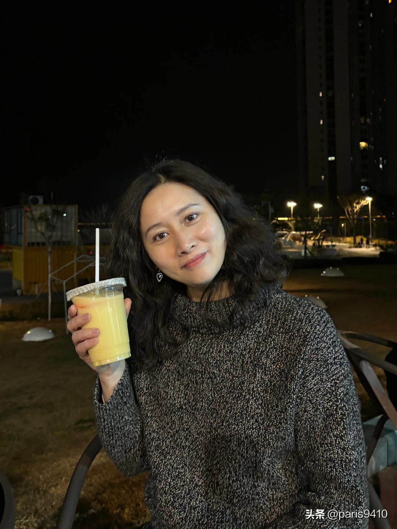 在这情人节的星光下，愿我的爱带给你们无尽的温柔与甜蜜。