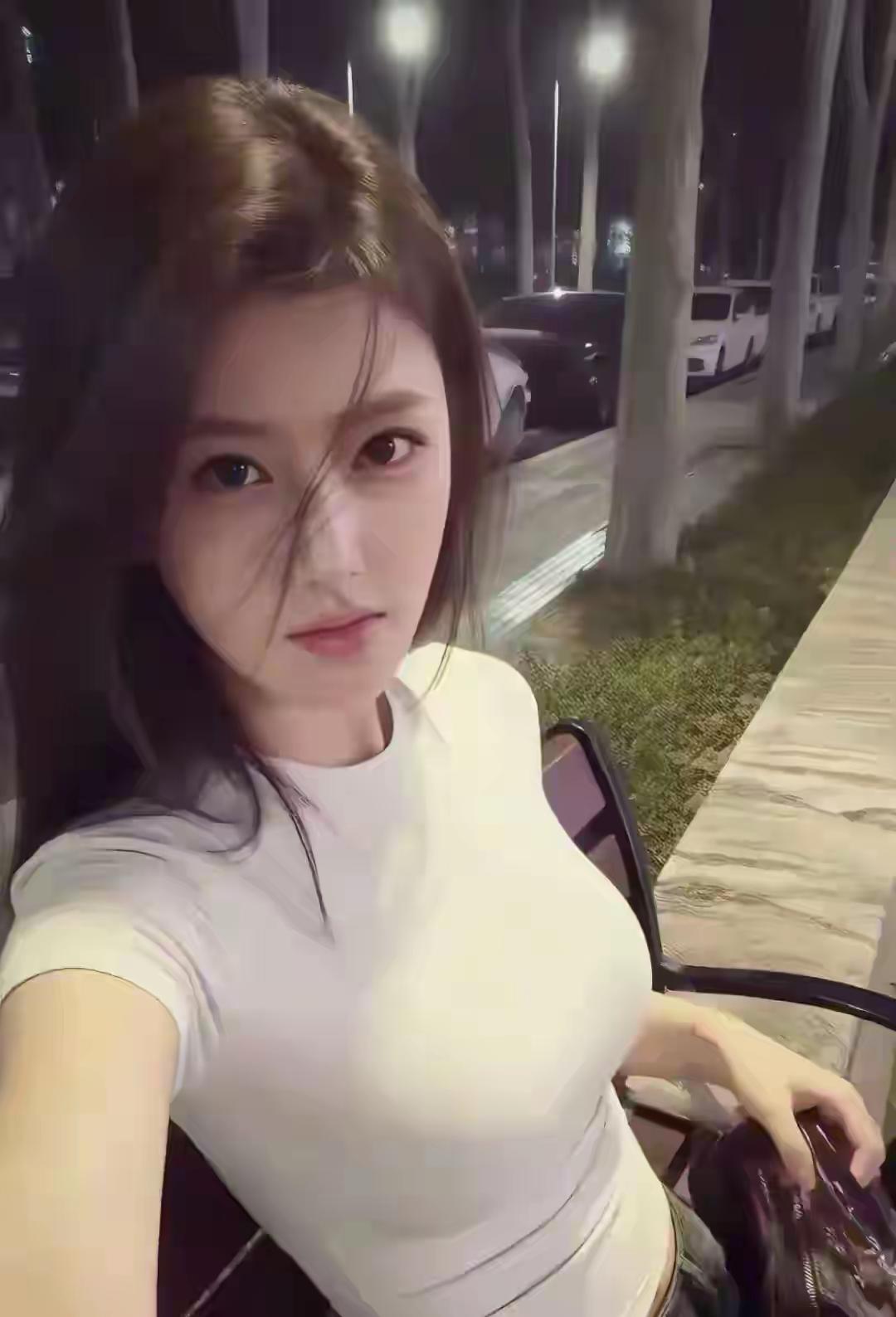 男人要记住，对女人而言，感动永远代替不了心动。她为你感动，是因为你对她很好，她为