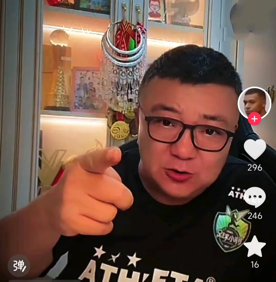 董路在直播间爆了一个料。
他认为，重庆铜梁龙球员张志雄其实并不是恶意犯规。很多人