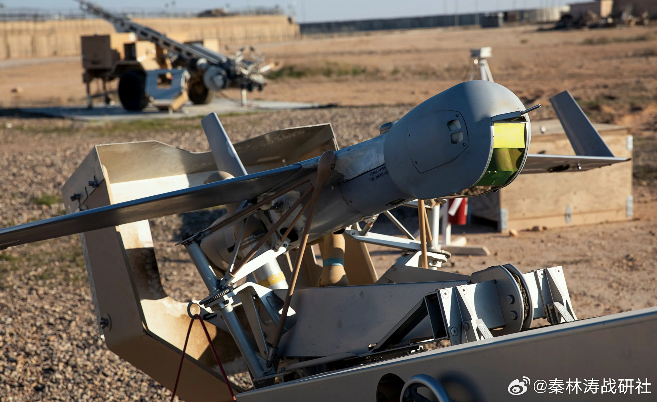 别再聊什么电子干扰了！现在流行“拉线”无人机，美军这回是真防不住。伊拉克的民兵武