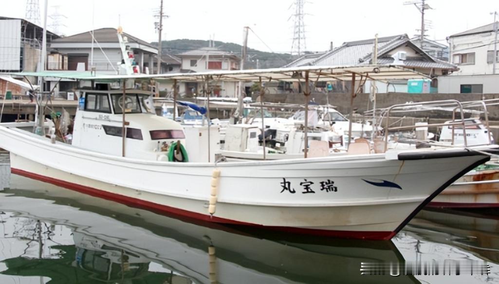 日本的挑衅还在继续，日本渔船进入我国海域钓鱼岛，我国海警行使管理权依法对船只进行