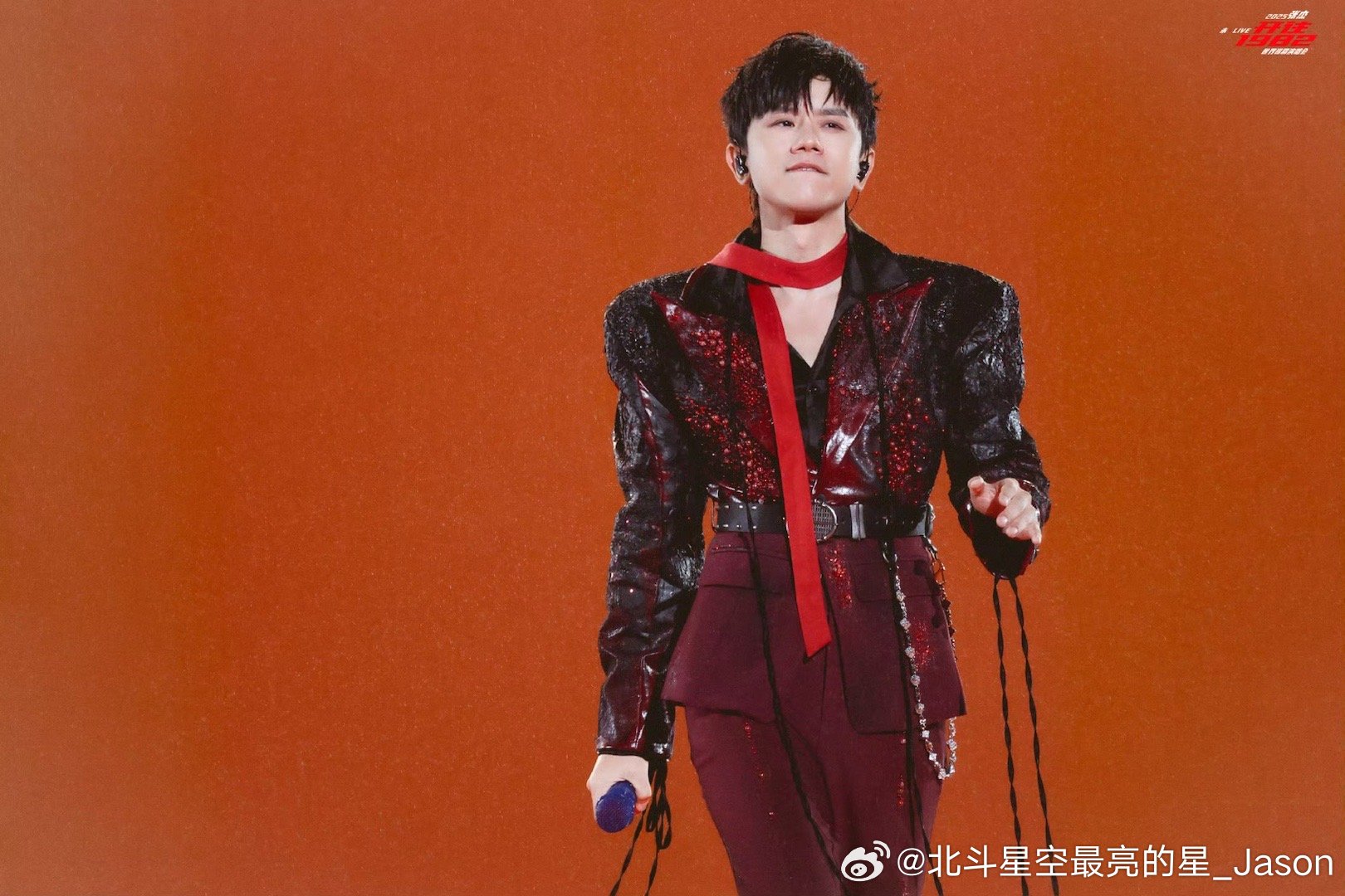 ✨  ✨ 每个人的头顶都可能会有一点乌云，也许有人带着乌云而来，但我希望你们可以