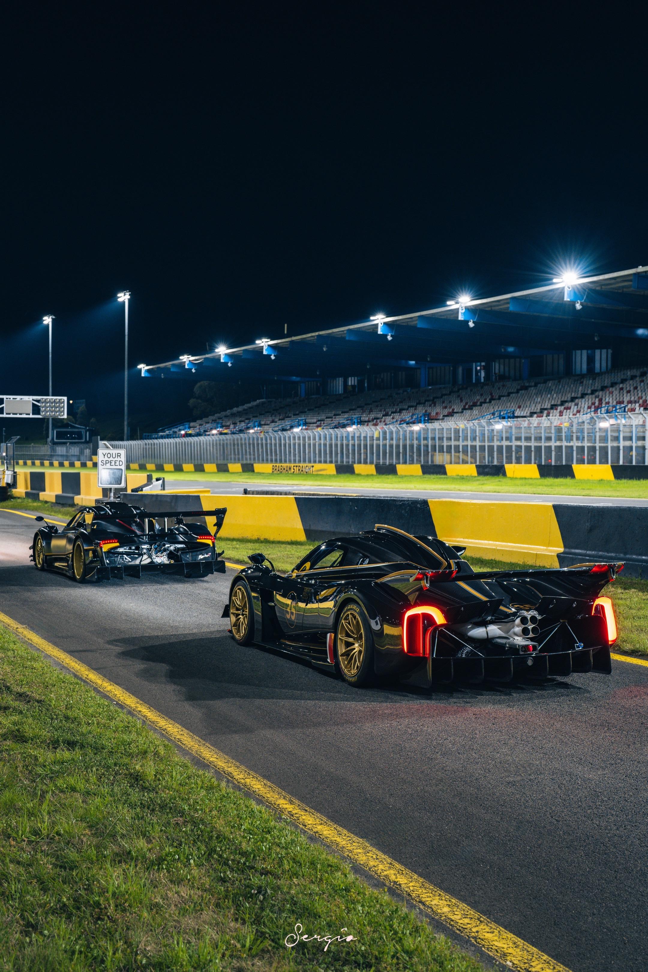 Huayra R与Zonda R同时出现。突然想起还有一组在悉尼那会摆...