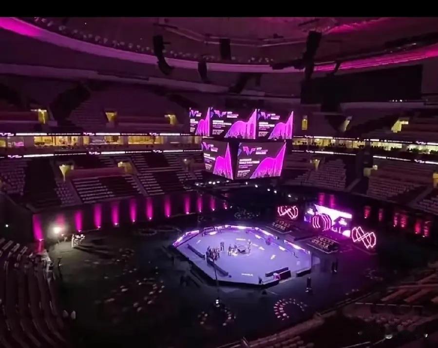 真的忍不住要说两句，对于多哈冠军赛观众席“座无实席”的照片，一些人阴阳怪气地说“