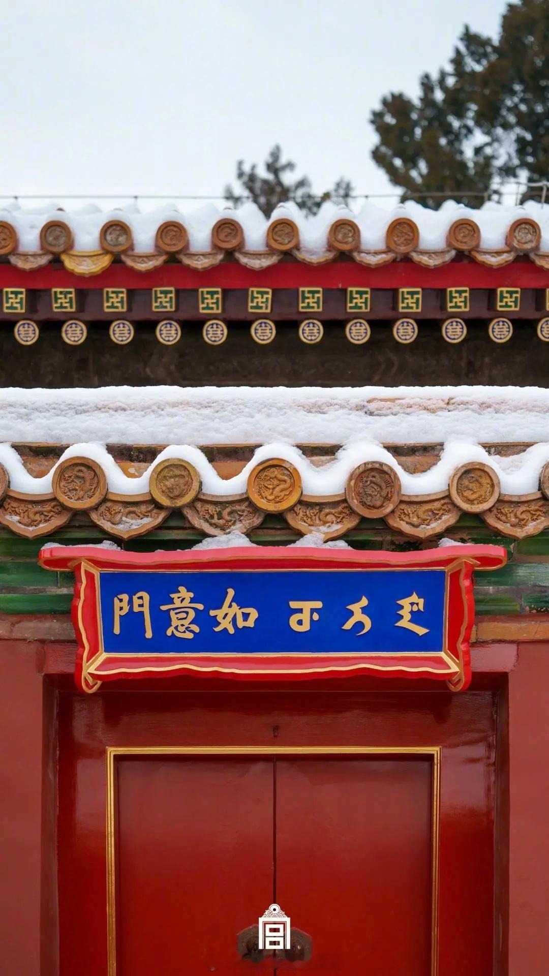 幸好昨夜今晨的东西城雪核心城区下得不少，要不然故宫都没法卡点出图了。早上来首都机