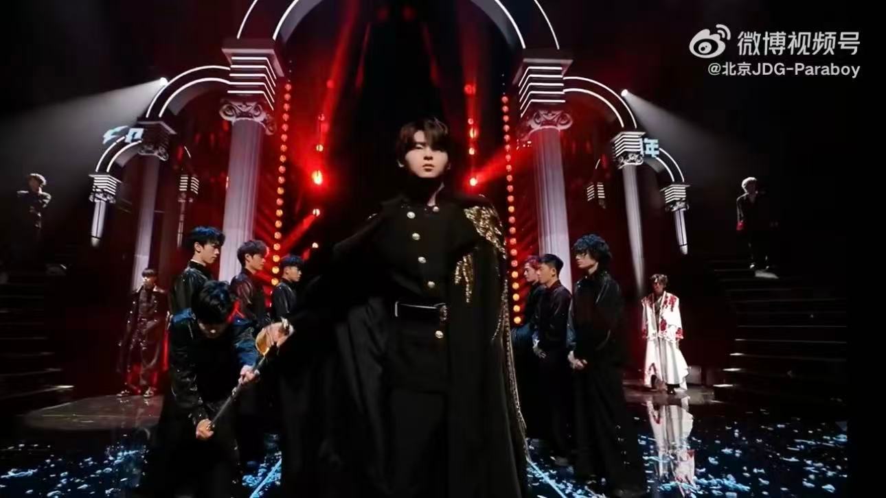 伞兵集结夜权威舞台伞国国王超权威造型师简直是个天才 