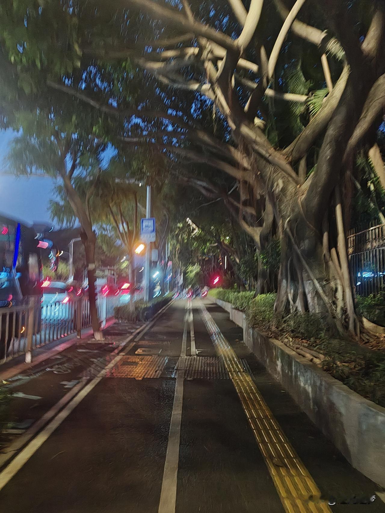 1.✅操作繁琐：需要离合、挡位、油门三者配合，新手起步容易熄火、换挡顿挫，熟练度