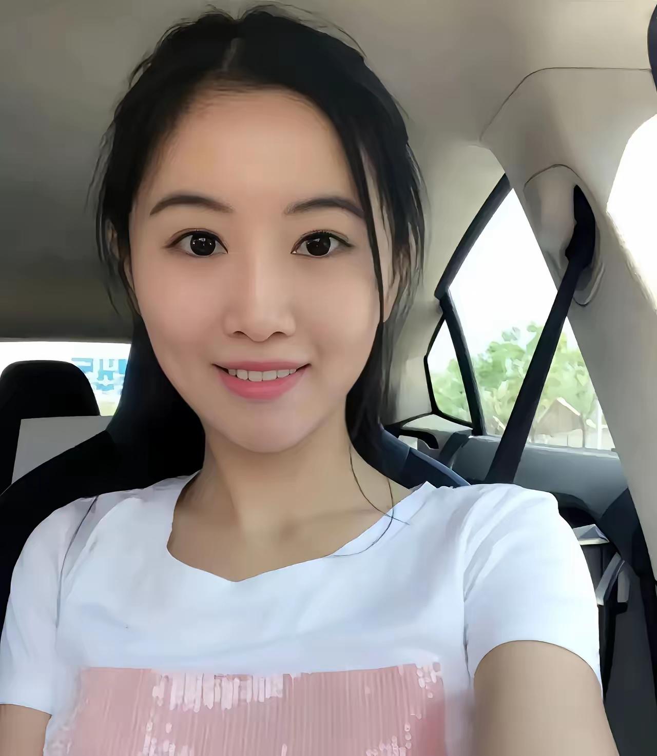 翟欣欣偷鸡不成蚀把米
她在与苏享茂的婚姻中
一无所得
还损失了8项

1.钱：没