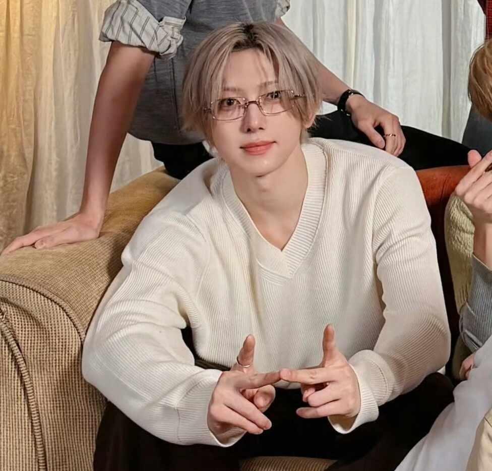 村田风雅你个人夫
这套造型真的人夫感好强啊啊啊啊啊啊啊
能不能用这个造型多拍点物