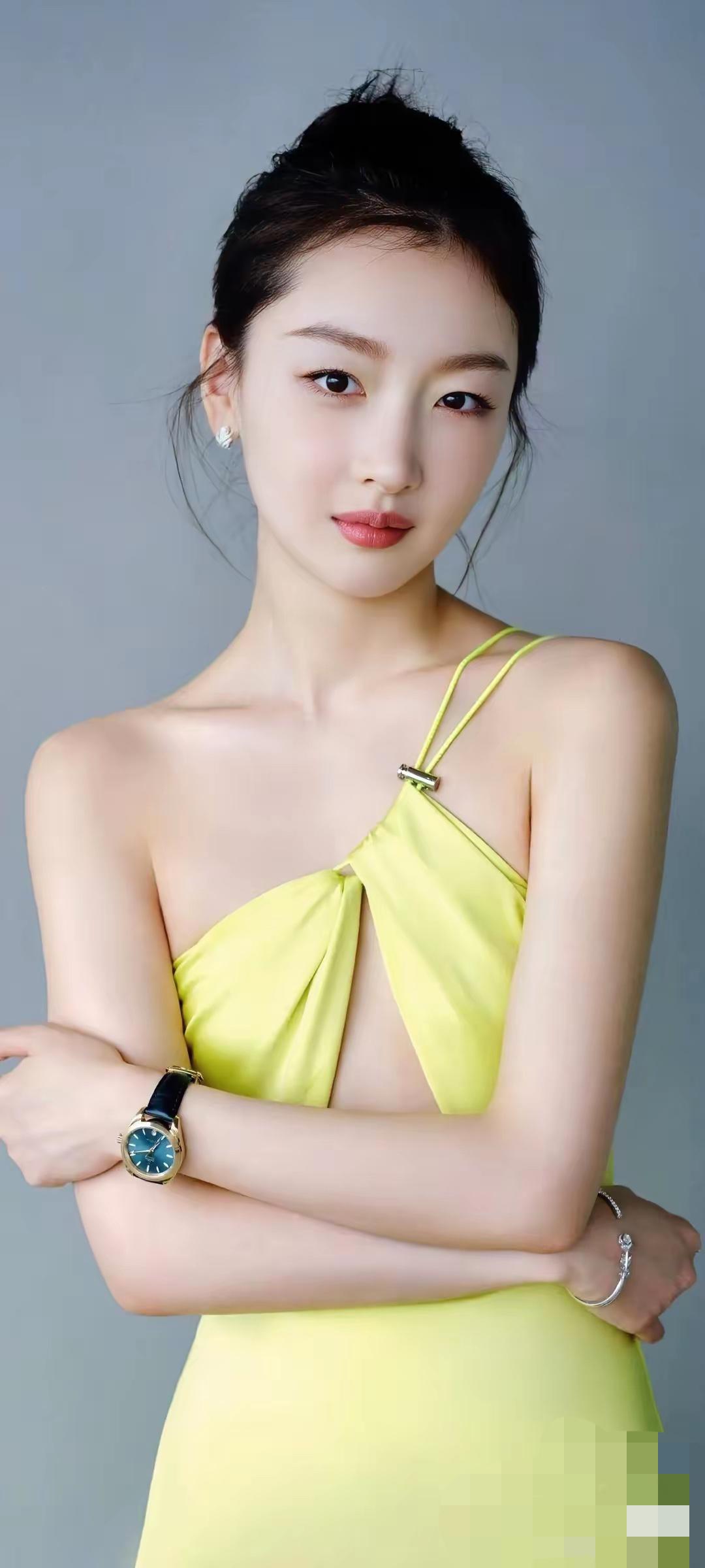 周冬雨能一直火到现在，靠的真不是演技有多炸裂。在流量更迭飞快的娱乐圈，她清醒的眼