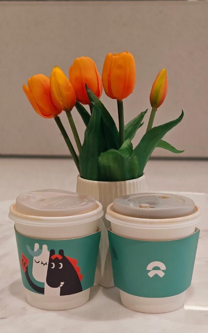 哇，蔚来牛屋这套咖啡杯套也太好看了吧！拿在手里质感满分，设计简直戳中我心巴。随手