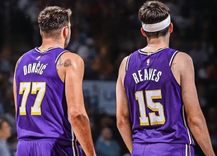 流程和去年一模一样啊，所以里弗斯换字母哥，雄鹿明年状元？东契奇去年也是圣诞大战小