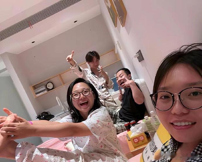 不得不说，这应该是娱乐圈唯一一个敢纯素颜出镜的女明星了。 