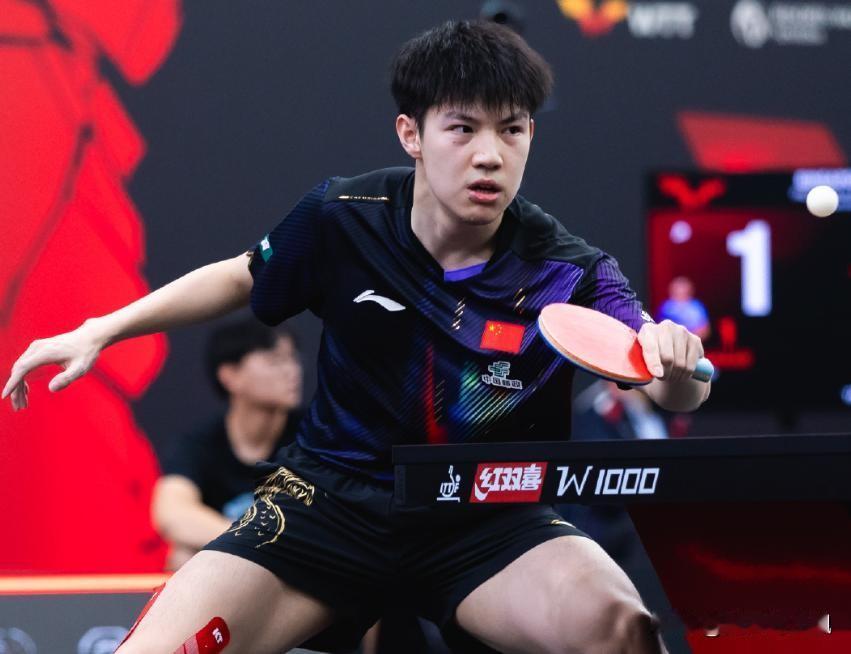 黄友政心里苦啊，一日三赛，男单和混双已出局，唯男双尚存一线生机。

身兼三项勇闯