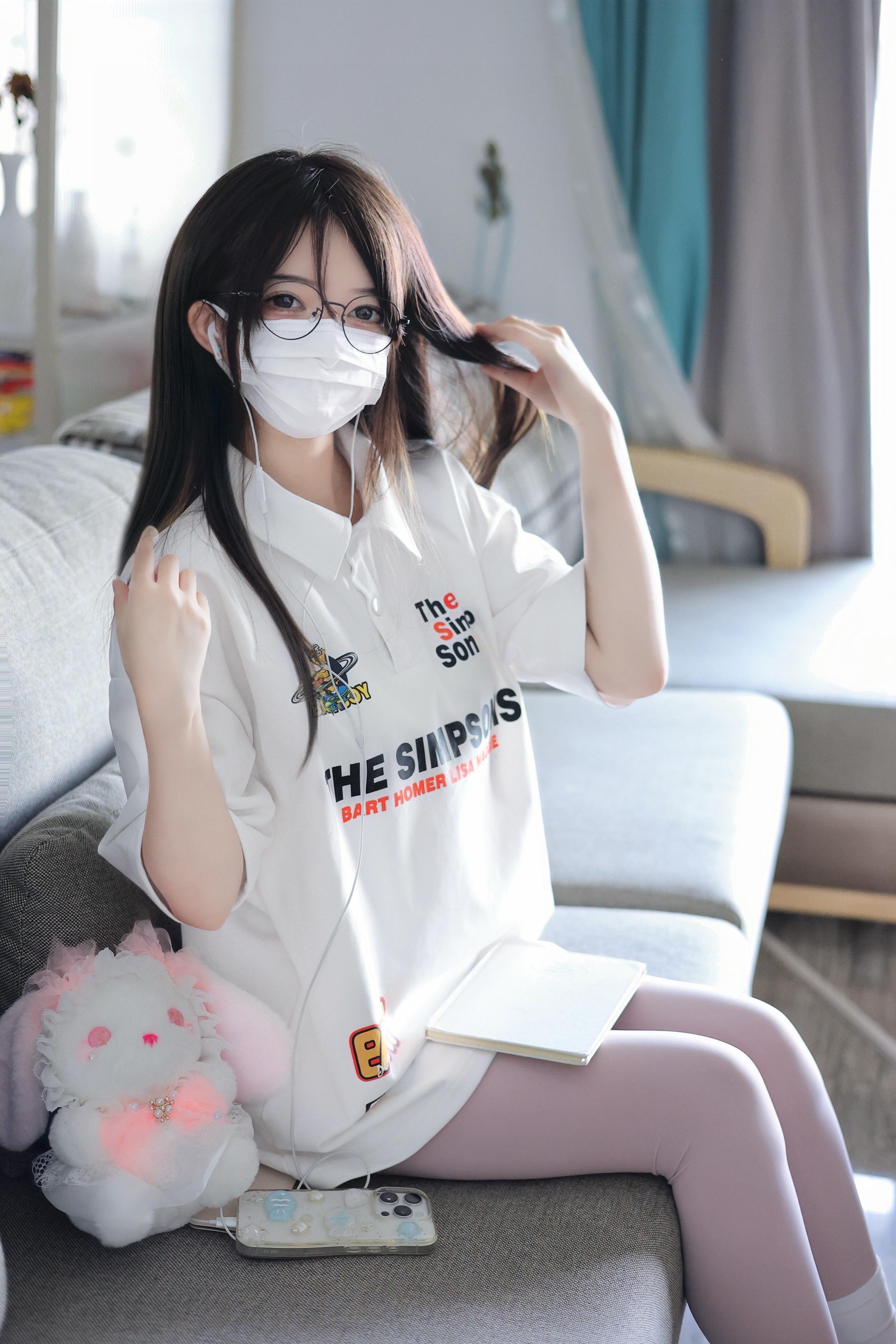 今天是黑发。