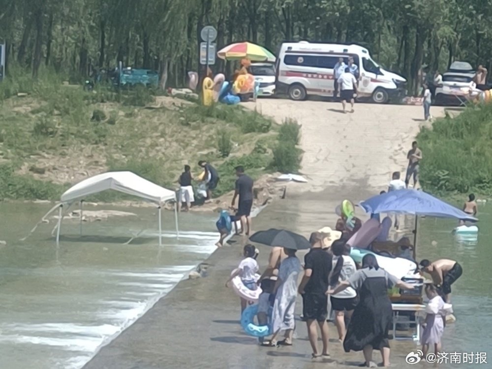 【#济南玉符河救人事件又一热心人被找到# 】8月2日中午，济南玉符河漫水桥附近，