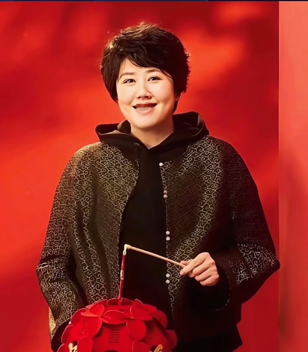 看了春晚语言类节目，真心想给于蕾提两个建议:
第1.大家累了一年，到了年底看春晚