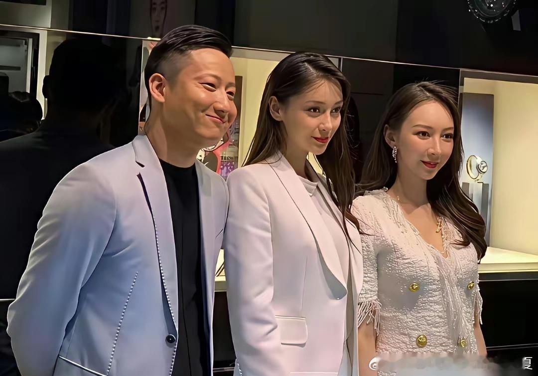 演唱会上的叶珂和杨颖，图三对比太形象了黄晓明审美……还真是一言难尽啊 