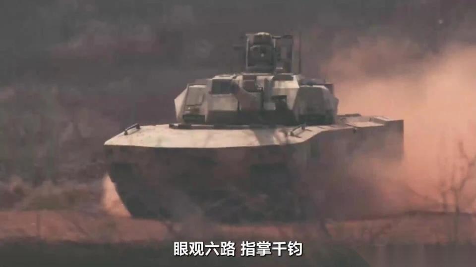 5月6日，中国新型100式主战坦克训练画面首次公开，这款全球首发落地的混动装甲巨