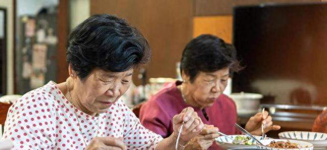养老新变化：2027年消费补贴落地，公立养老院与社区食堂迎来洗牌