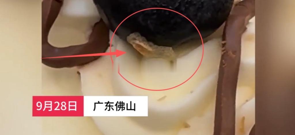 山姆回应面包吃出蛆虫已十倍赔付 9月28日，广东佛山网友反映在山姆购买的面包中发