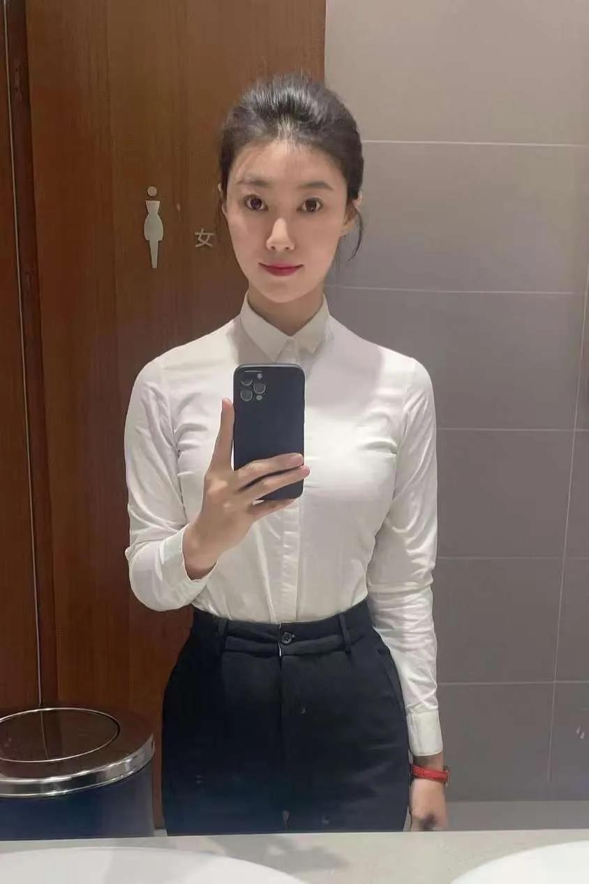 考考你，看着装猜职业，这是做什么工作的？能一眼就看出来的，我叫你一声大师。