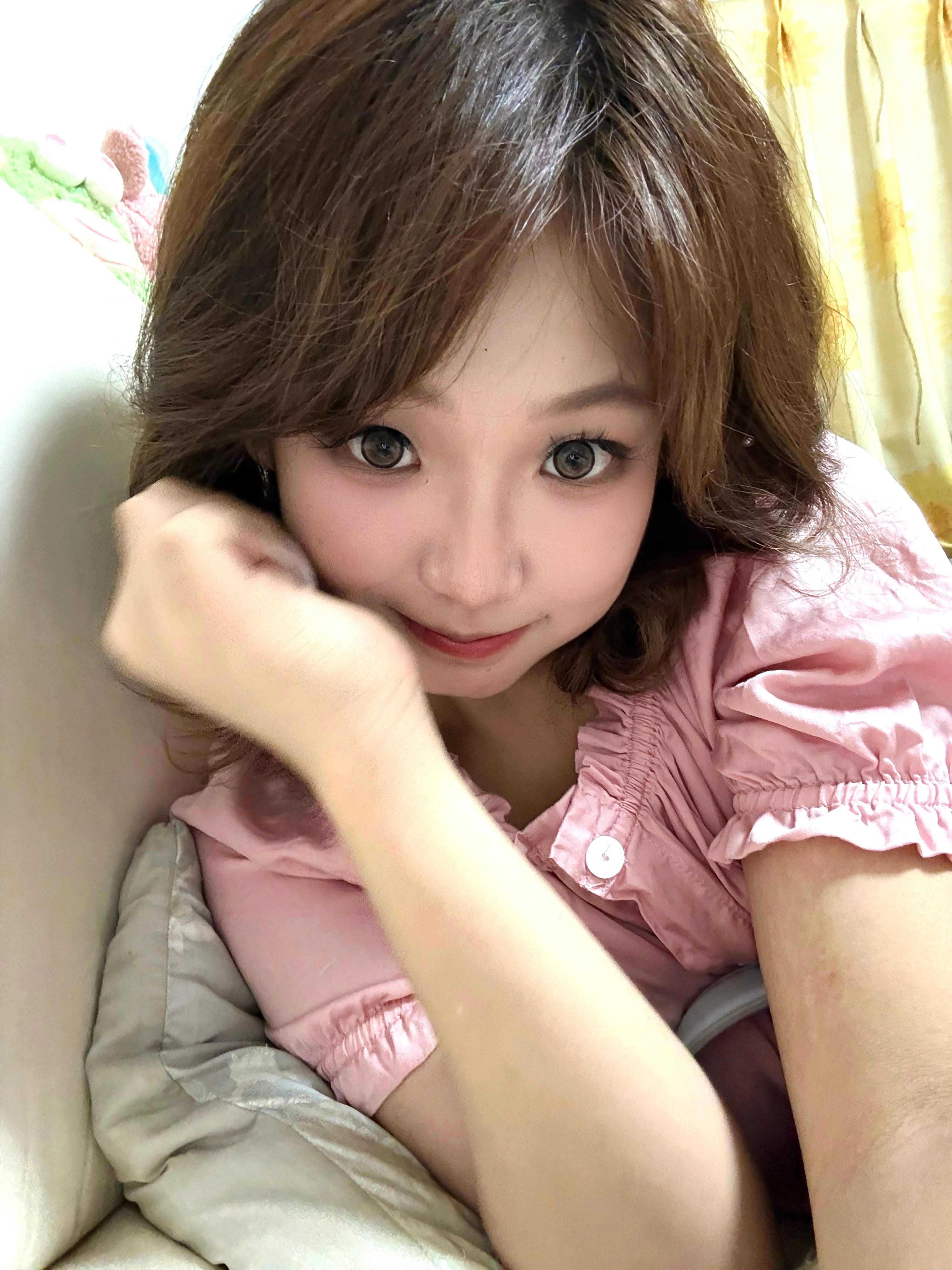 睡前发现今天的妆和新睡衣好搭