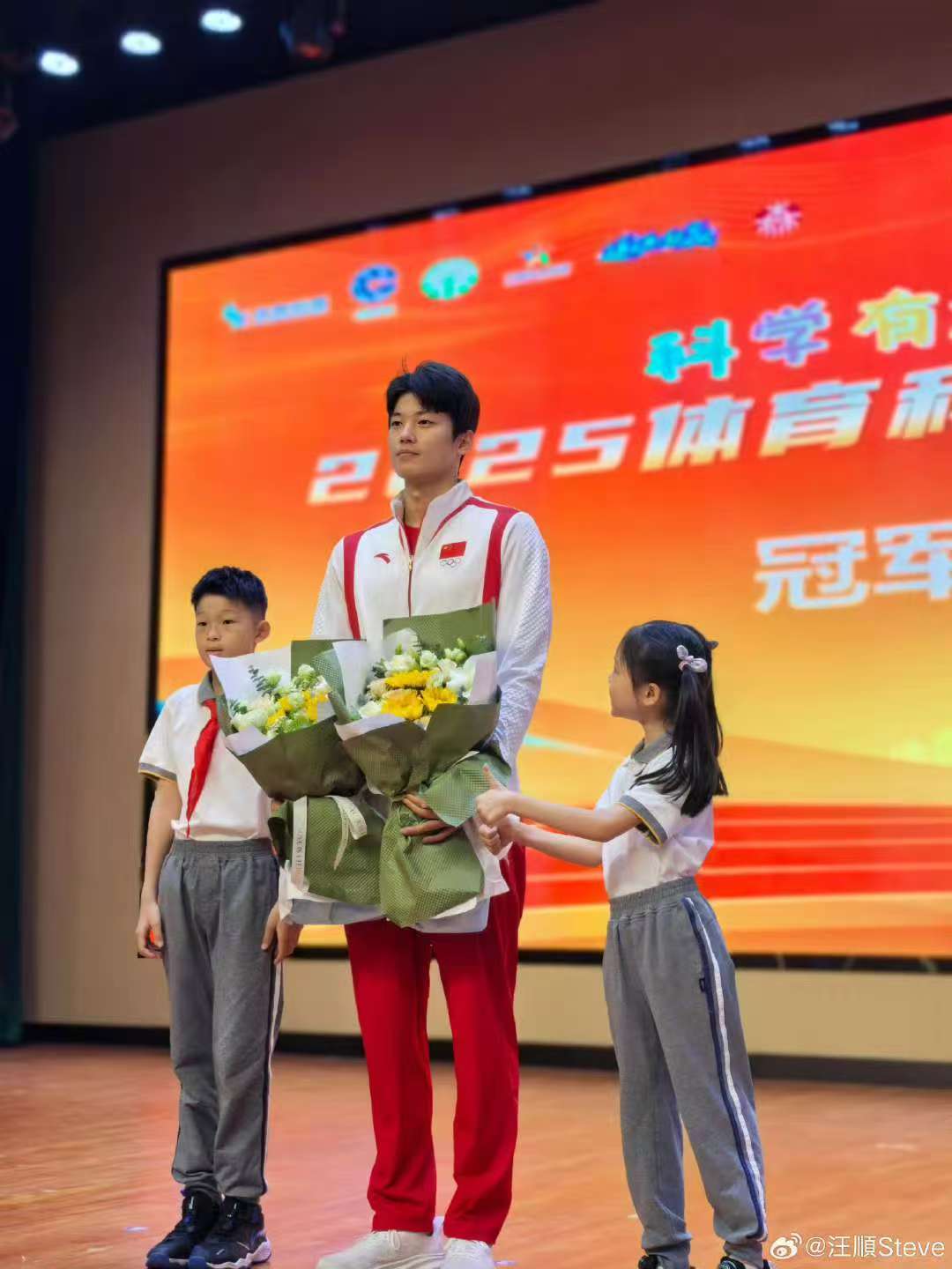 汪顺五月plog汪顺一条plog告别五月汪顺五月plog，特别帅啊我们顺 ​​​