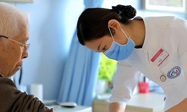 14亿人口的中国，每天会有多少人去世？真实数据敲响了警钟！
2024年末，中国人