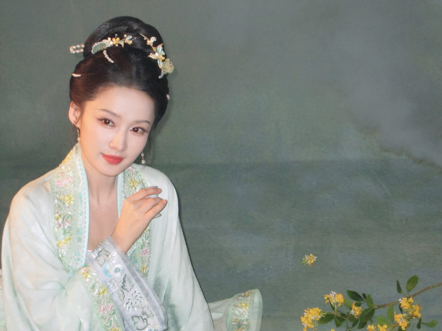 李沁撑得起李清照的少女感与晚年的孤傲李沁的骨相与皮相达到了微妙平衡，恰好贴合了李